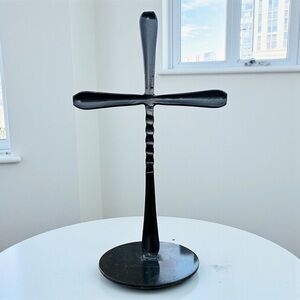 VINTAGE CAST IRON WELDED CROSS HOME OR GARDEN DECOR